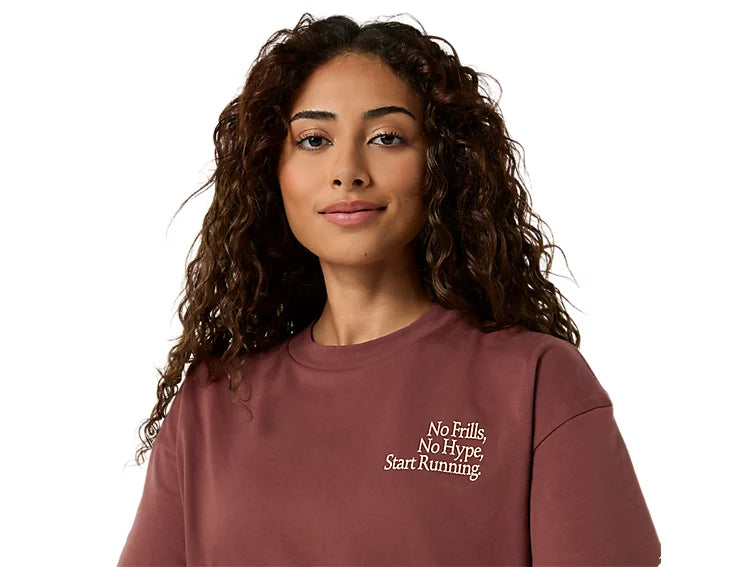 WOMEN'S RUNNER MESSAGE GRAPHIC RELAXED TEE - RUSTED ROCK