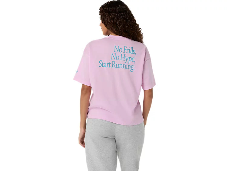 WOMEN'S RUNNER MESSAGE GRAPHIC RELAXED TEE - HAZY LILAC